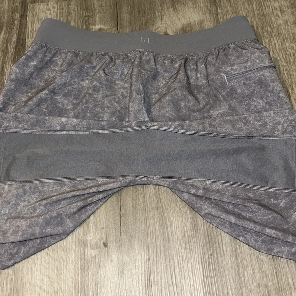 Lululemon men’s the liner less shorts 9”